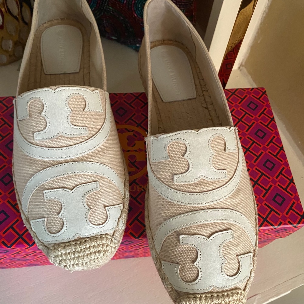 New Tory Burch logo espadrille flat 😍 - Picture 3 of 8